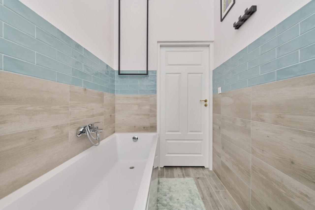 Elegant Swiety Marcin By Renters