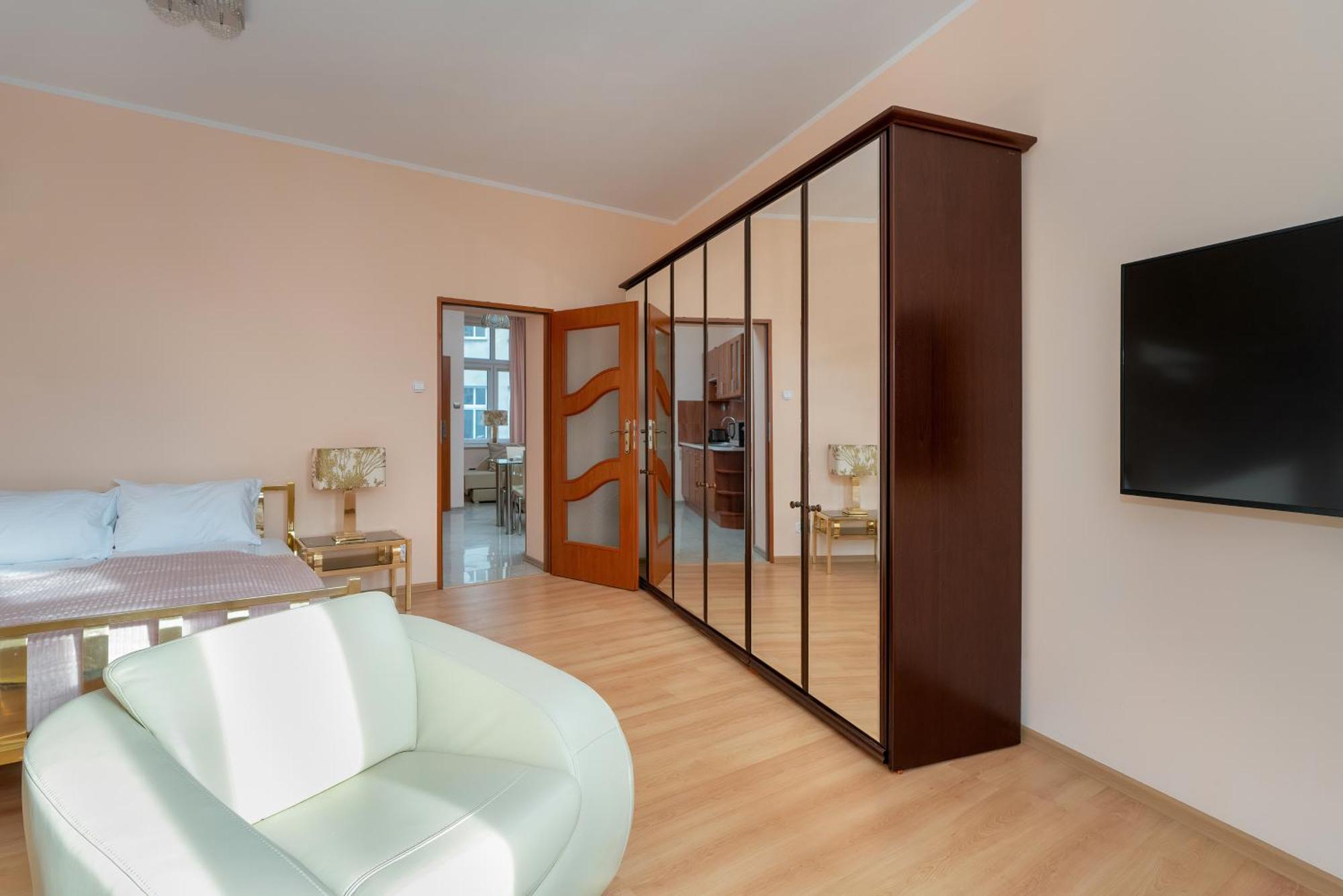 Elegant Swiety Marcin By Renters * Poznan