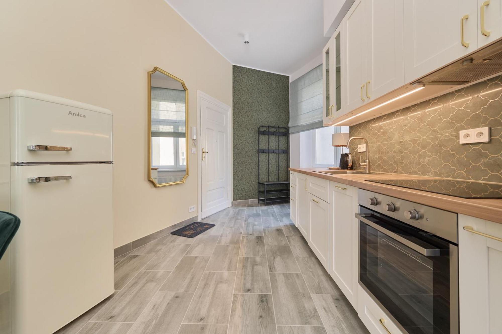 Elegant Swiety Marcin By Renters Apartment