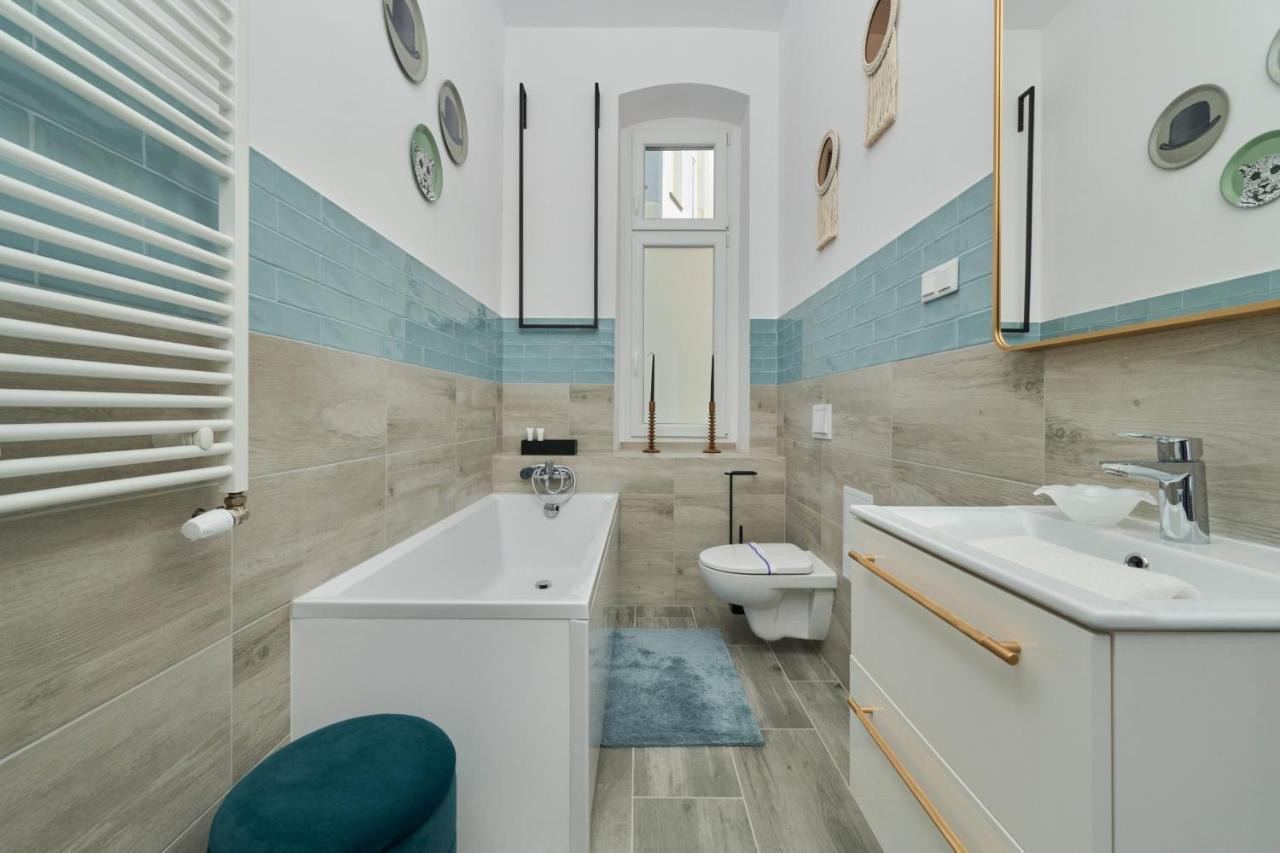 Elegant Swiety Marcin By Renters * Poznań