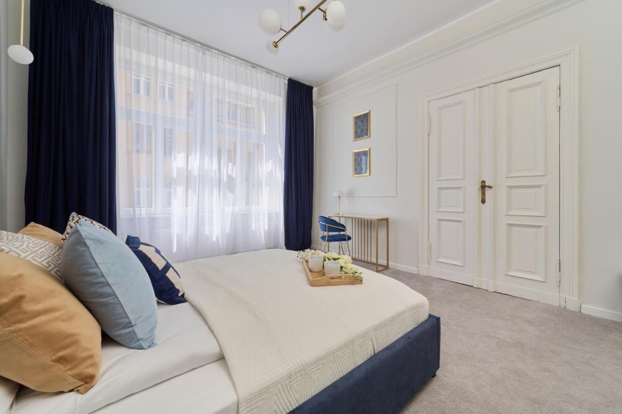 Elegant Swiety Marcin By Renters * Poznań