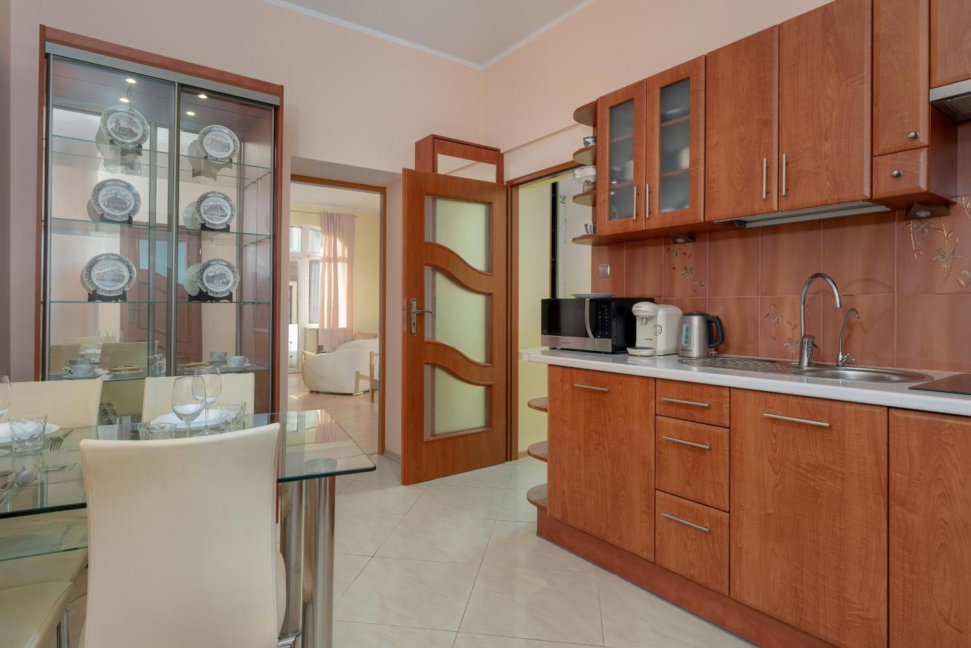 Elegant Swiety Marcin By Renters